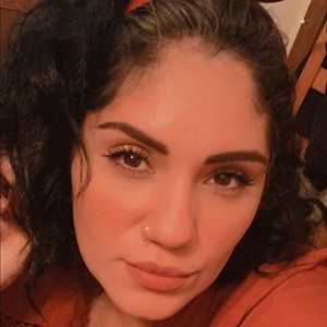 Meet your Posher, Daniella